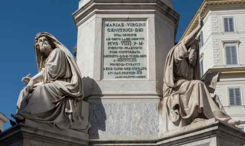 Column of the Immaculate Conception, statues of Isiah (Salvatore Revèlli) and Ezekiel (Carlo Chelli) – on the right