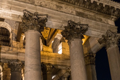 Pantheon, Corinthian capitols in the vestibule
