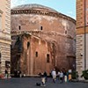 Panteon, widok od Piazza Santa Maria sopra Minerva
