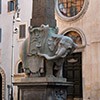 Obelisk Minerveo przed bazyliką Santa Maria sopra Minerva, rzeźba słonia Ercole Ferrata
