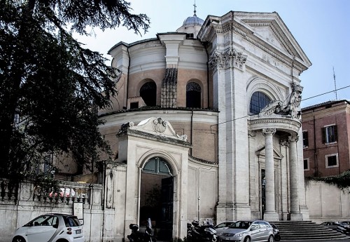 Sant'Andrea al Quirinale, widok boczny kościoła z wejściem do dawnych zabudowań klasztornych