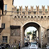 Porta Settimiana w dzielnicy Trastevere