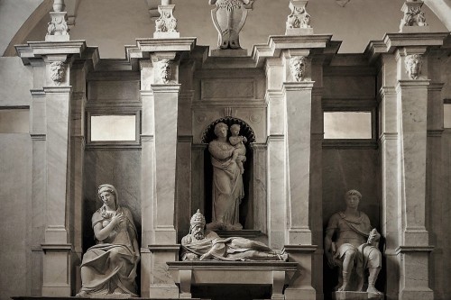 Posąg leżącego papieża Juliusza II, Michał Anioł, pomnik nagrobny papieża, bazylika San Piero in Vincoli
