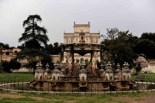 Casino di Villa Doria Pamphilj, fontanna na osi fasady