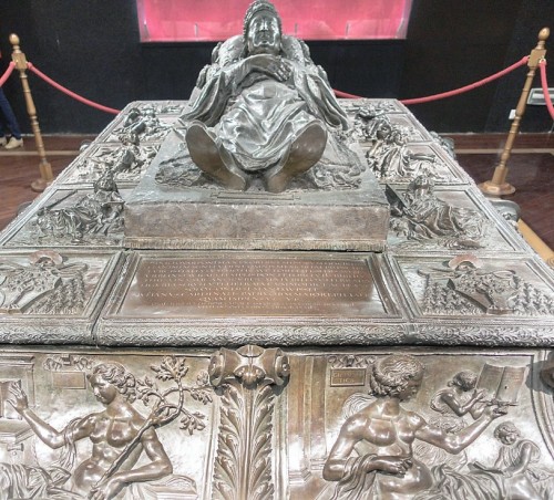 Bronze tomb of Pope Sixtus IV, Antonio del Pollaiolo, Basilica of San Pietro in Vaticano