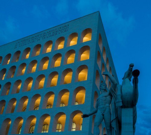 Kwadratowe Koloseum w dzielnicy EUR