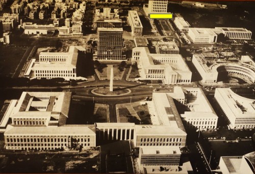 Widok EUR-u z Kwadratowym Koloseum  (u góry)