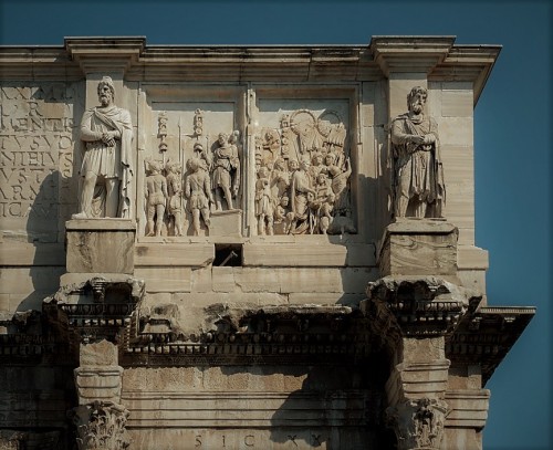 Łuk triumfalny cesarza Konstantyna Wielkiego, postacie Daków i scena ukazująca cesarza Marka Antoniusza w trakcie wojen naddunajskich