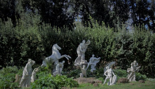 Gardens of the Villa Medici, Niobe and her children, copies made in the XX century