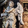 Anioł z kartuszem (tabliczką INRI), Gian Lorenzo Bernini, kościół Sant'Andrea delle Fratte