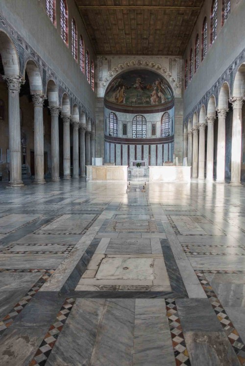 Wnętrze bazyliki Santa Sabina