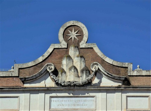 Chigi family coat of arms at the finish of the Porta del Popolo city gate