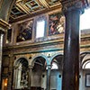 Wnętrze kościoła Sant'Agata dei Goti, widok dekoracji międzyokiennych z historią życia i śmierci św. Agaty