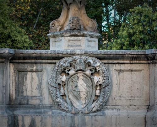 Fontana di Piazza Mastai, fragment, Trastevere