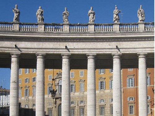 Kolumnada na placu św. Piotra, idealnie nachodzące na siebie rzędy kolumn, proj. Gian Lorenzo Bernini