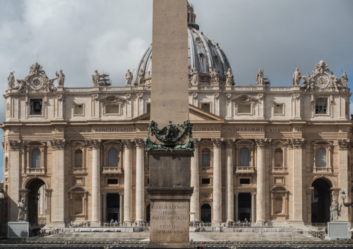 Obelisk Vaticano against the facade of the Basilica of San Pietro in Vaticano