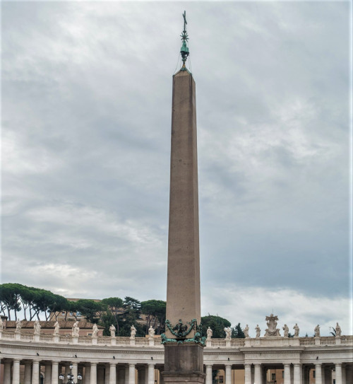 Obelisk Vaticano, Piazza di San Pietro