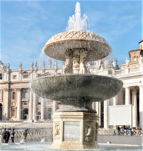 Piazza di San Pietro, fontanna Carla Maderny