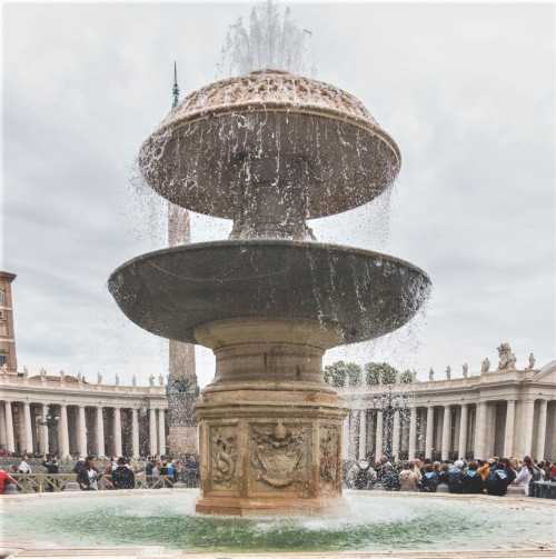 Piazza di San Pietro, fontanna Klemensa X
