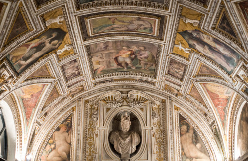 Loggia del Primaticcio - Palazzo di Firenze