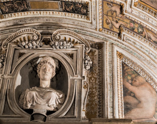 Palazzo di Firenze, the so-called Loggia del Primaticcio, decorations - Prospero Fontana