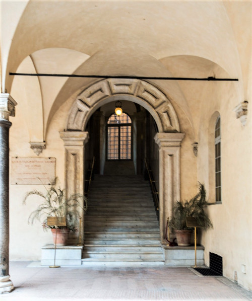 Palazzo Firenze, entrance from the courtyard to the first floor