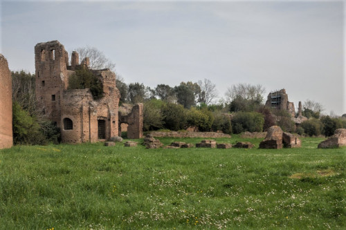 Hipodrom (pozostałości jednej z wież flankującej niezachowane arkady), willa Maksencjusza przy via Appia