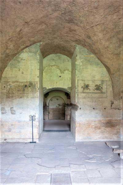 Mauzoleum Romulusa (wnętrze) w kompleksie willi Maksencjusza przy via Appia