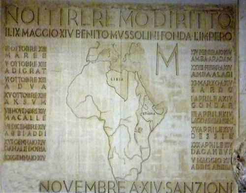 Dom Młodzieży Faszystowskiej na Zatybrzu, relief upamiętniający agresję Włoch w Afryce, zdj. Wikipedia