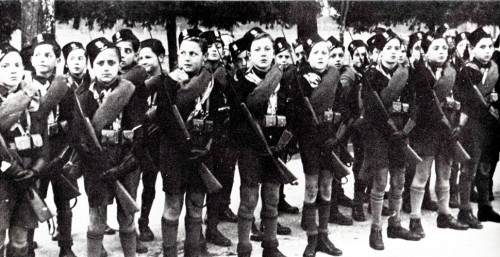 Young fascists during exercises, pic. Wikipedia