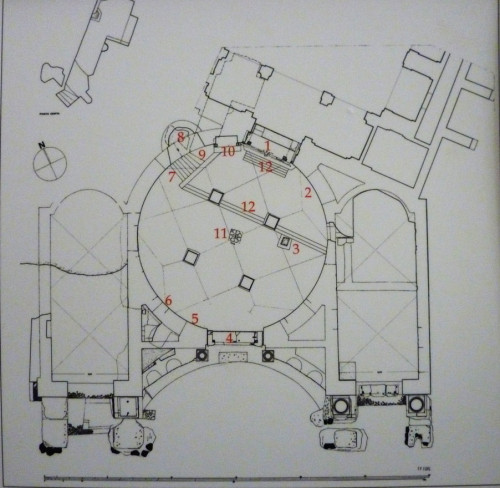 Plan tzw. świątyni Romulusa na Forum Romanum z przyległościami