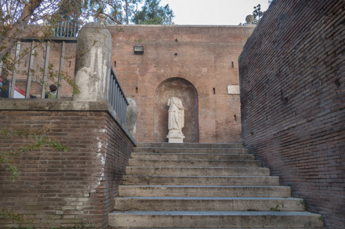 Entrance to the park (villa Aldobrandini) from via Mazzarino 11