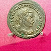 Moneta rzymska przedstawiająca cesarza Maksencjusza