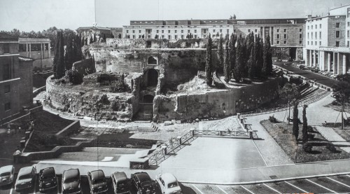 Mauzoleum Cesarza Augusta i Plac Cesarza Augusta w latach 30-tych XX wieku