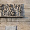 Piazza Augusto Imperatore, jeden z reliefów zdobiących plac