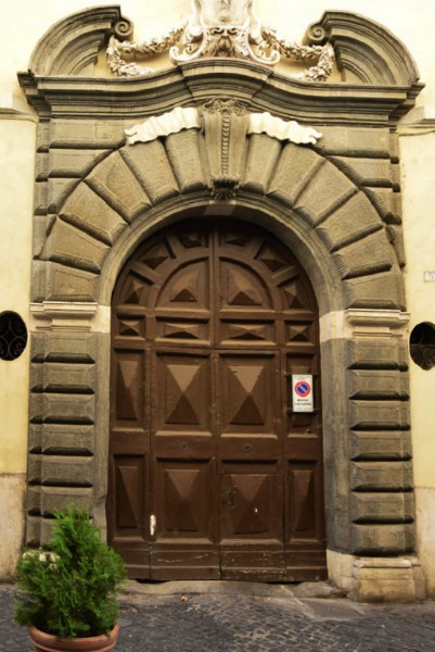 Via del Mascherone, portal of the main entrance to the Congregation of the Sons of the Blessed Virgin Mary of the Immaculate Conception