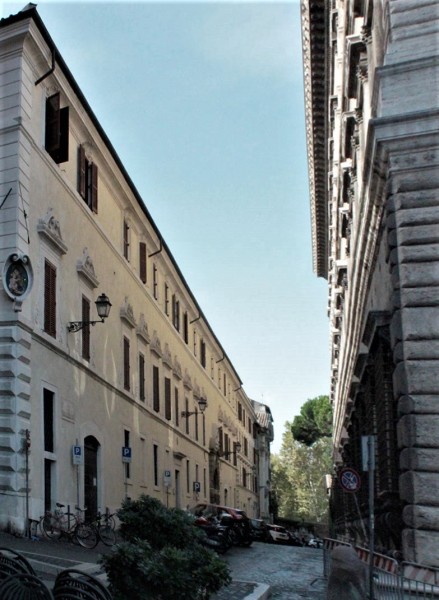 Via del Mascherone, widok od strony Piazza Farnese