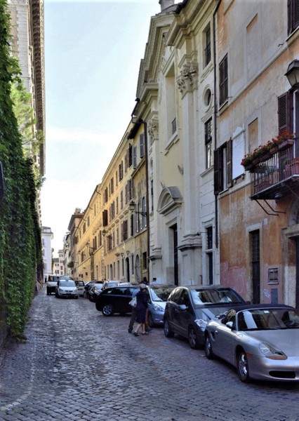 Via del Mascherone, widok od strony ulicy via Giulia, zdj. Wikipedia