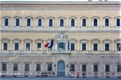 Fasada Palazzo Farnese przy Piazza Farnese