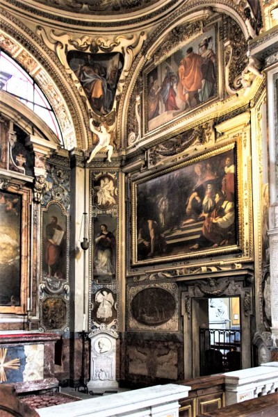 Kościół San Lorenzo in Lucina, kaplica św. Hiacynty Marescotti (Alaleoni), po prawej - Porzucenie szat przez św. Franciszka, Simon Vouet