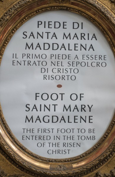 Tablica informująca o relikwii św. Marii Magdaleny, kościół San Giovanni dei Fiorentini