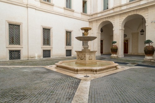 Dziedziniec Pałacu del Monte di Pietà