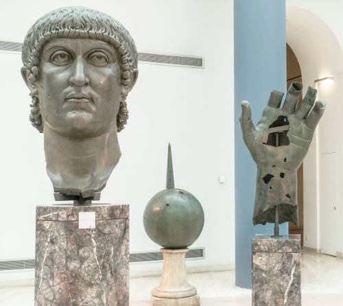 Głowa, jabłko i dłoń Konstantyna Wielkiego - fragmenty niezachowanego posągu z brązu, I w.n.e., Musei Capitolini