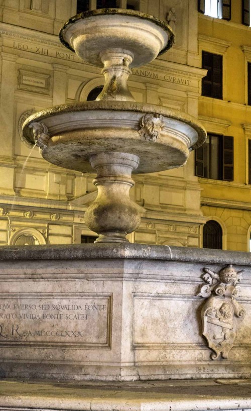 Fontana di Piazza della Madonna dei Monti, Giacomo della Porta