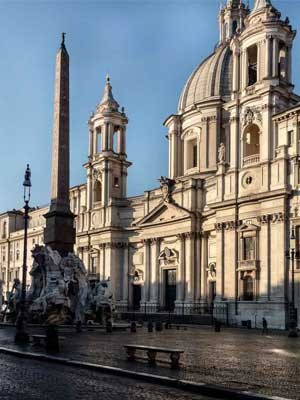 Fontanna dei Quattro Fiumi on Piazza Navona, in the background Church of Sant’Agnese in Agone and Palazzo Pamphilj