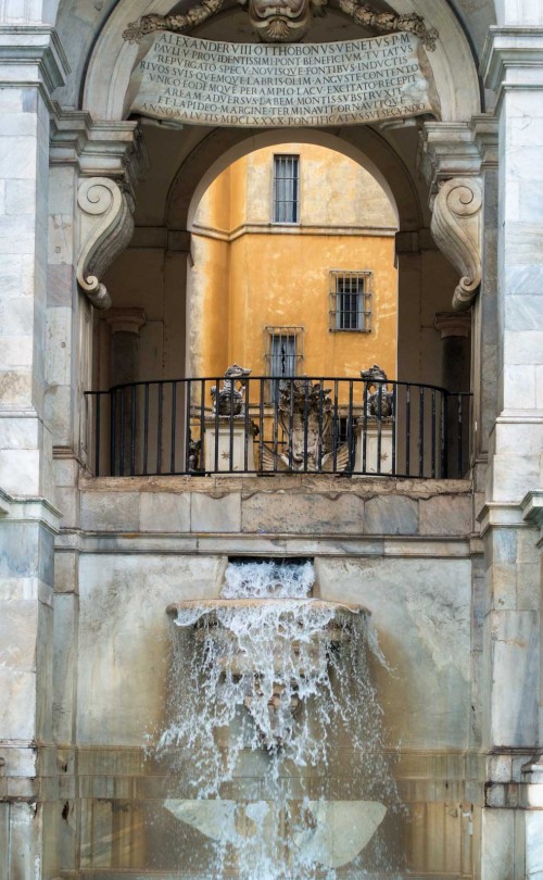 Fontana dell'Acqua Paola, część środkowa fontanny