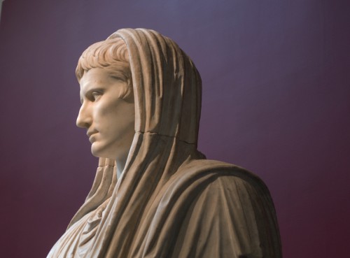 August jako najwyższy kapłan, fragment. Posąg z via Labicana, Museo Nazionale Romano - Palazzo Massimo