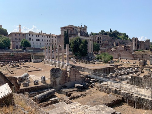 Forum Romanum, pozostałości dawnej Świątyni Pokoju (Templum Pacis), zdj. Wikipedia