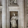 Fontana di Trevi, alegoria Zdrowia i relief - Dziewica wskazująca rzymskiemu żołnierzowi żródło