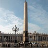 Obelisk Vaticano ustawiony przez Fontanę na placu św. Piotra